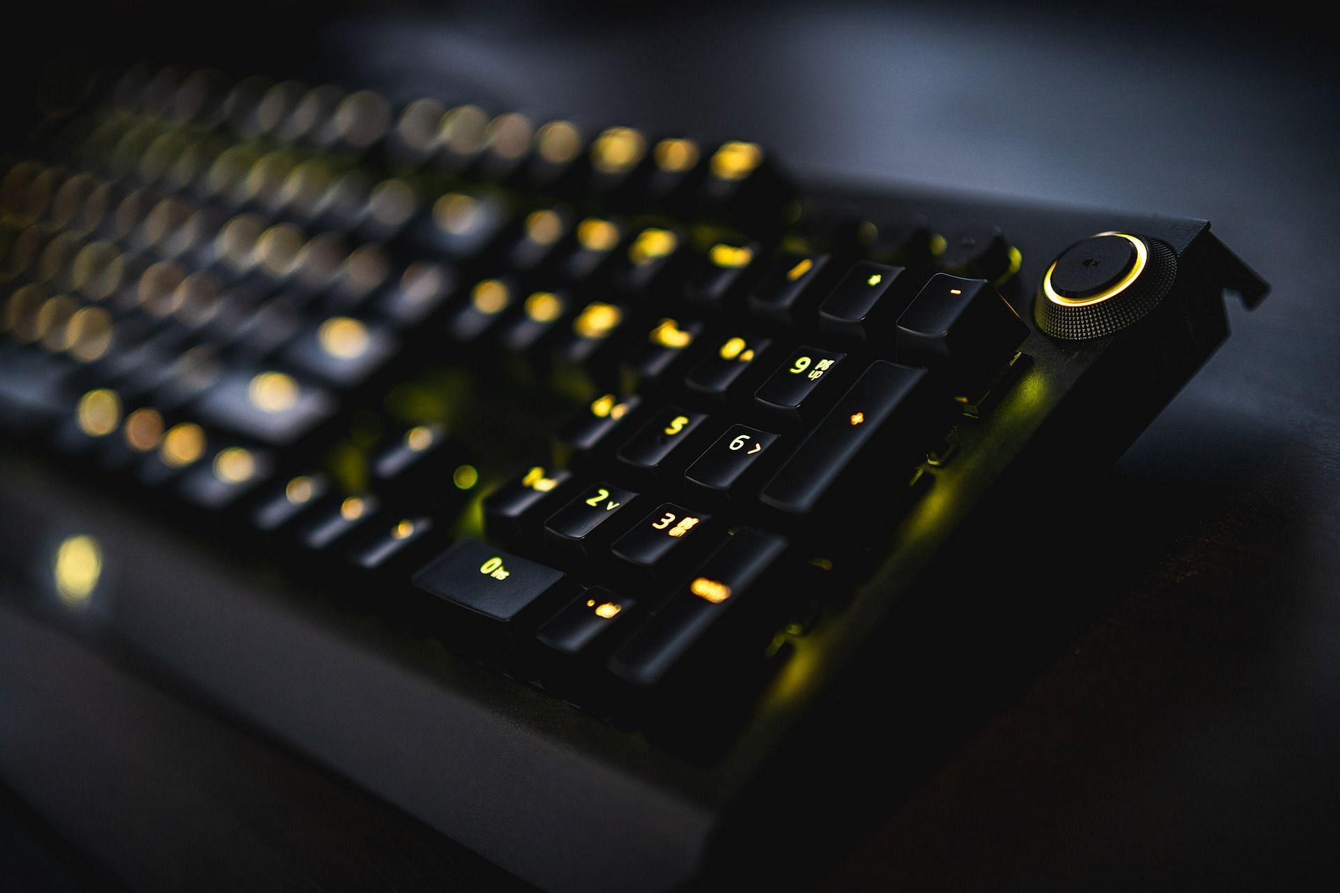 Add top-notch keyboard to your gaming accessories (Image via Pixabay)