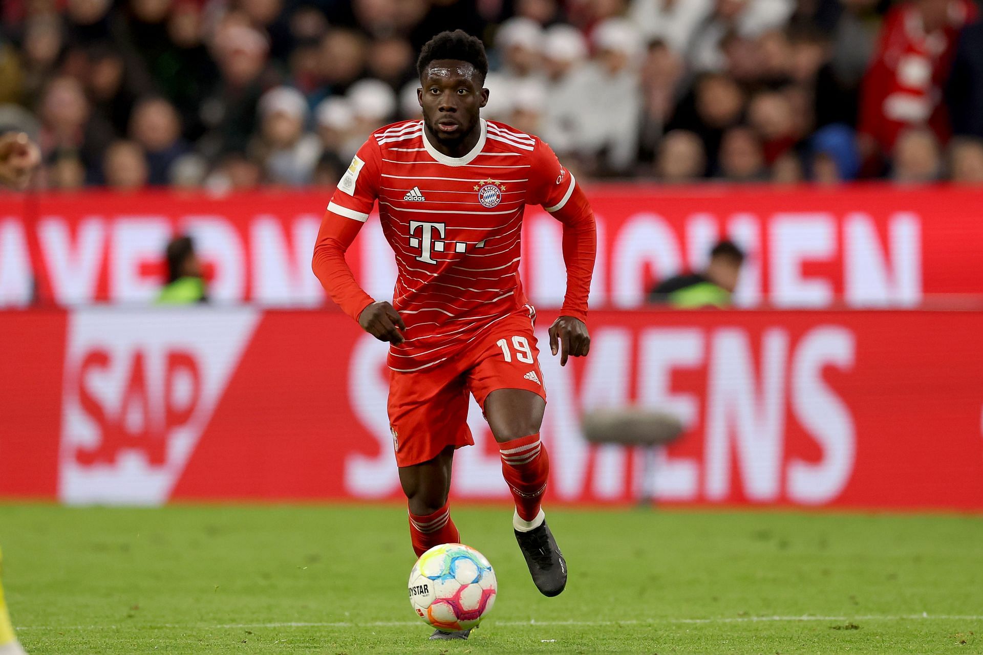 Real Madrid Transfer News Roundup: Los Blancos Eyeing Alphonso Davies ...