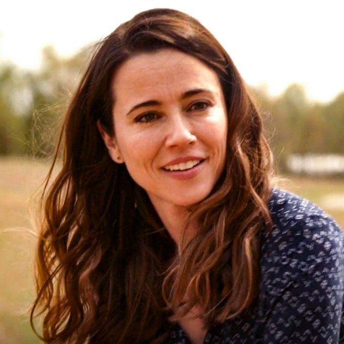 "Hawkeye's wife in the multiverse" Twitter goes berserk as Linda