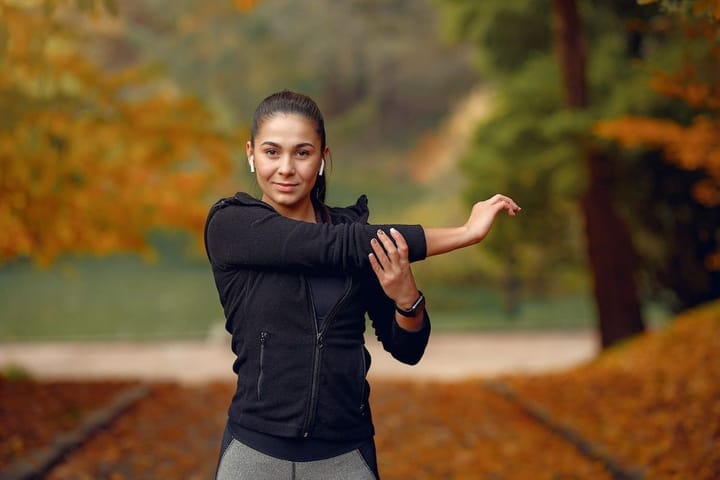 Moderate intensity exercise is a great way to improve overall fitness levels (Image via Freepik/Prostooleh)
