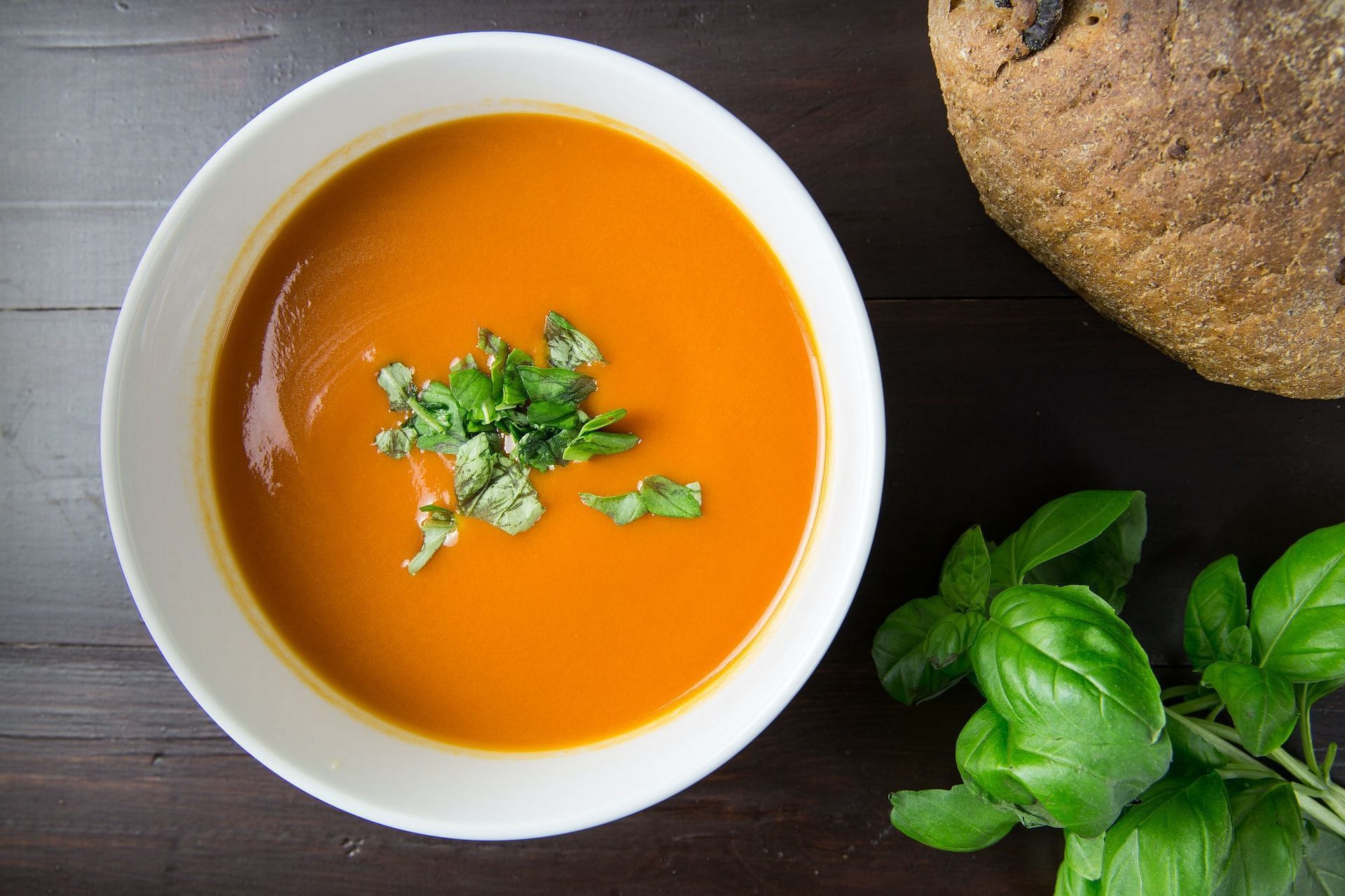 Soups and broths are good foods for sore throat. (Photo via Pexels/Foodie Factor)