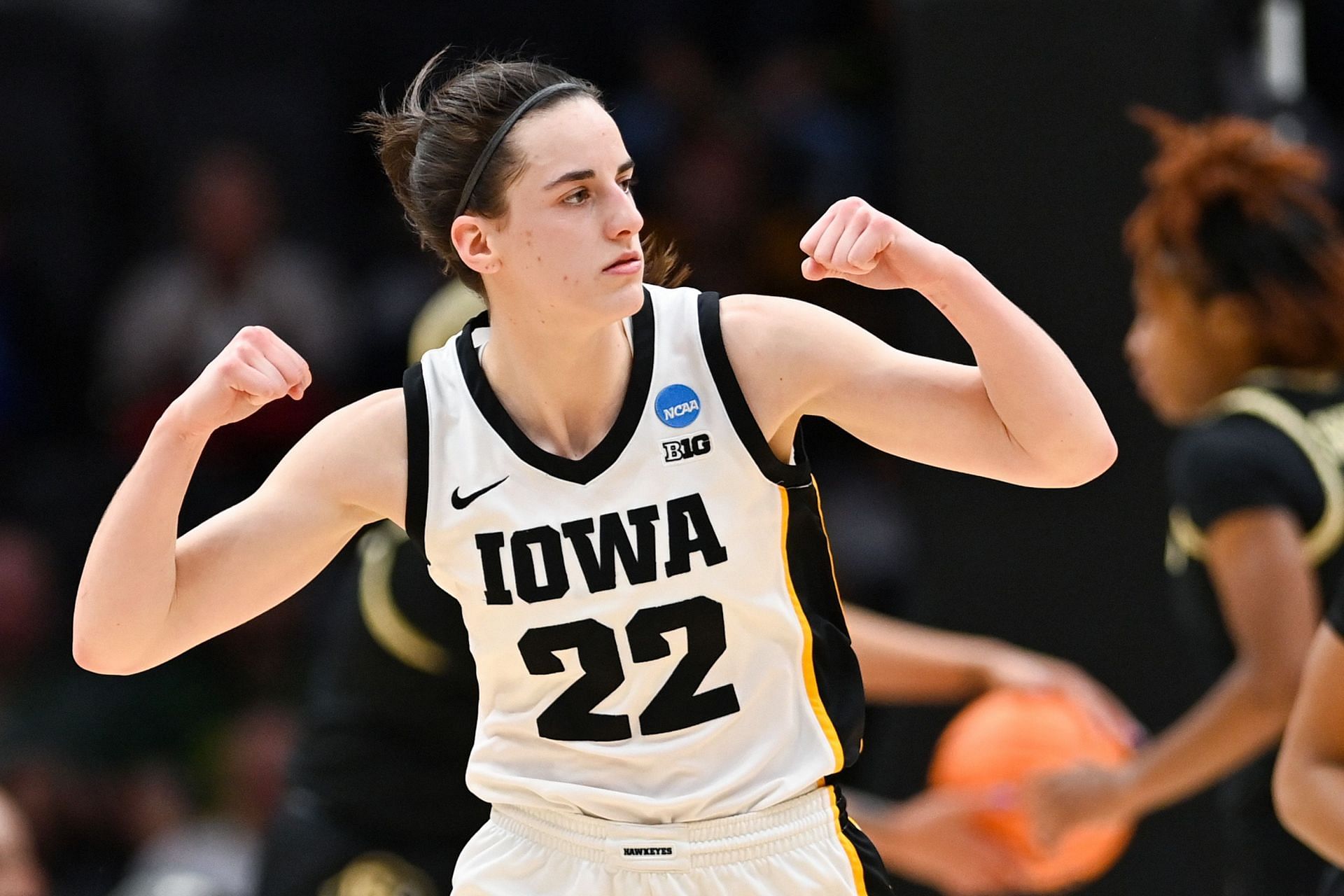 Best College Player Of All Time Fans Crown Caitlin Clark After She Leads Iowa To National