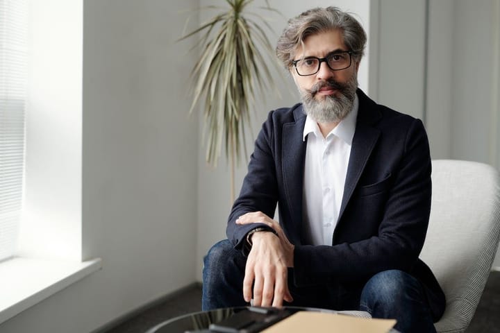 Embracing gray hair can be a beautiful and empowering experience. (Image via Pexels/Edward Dantes)