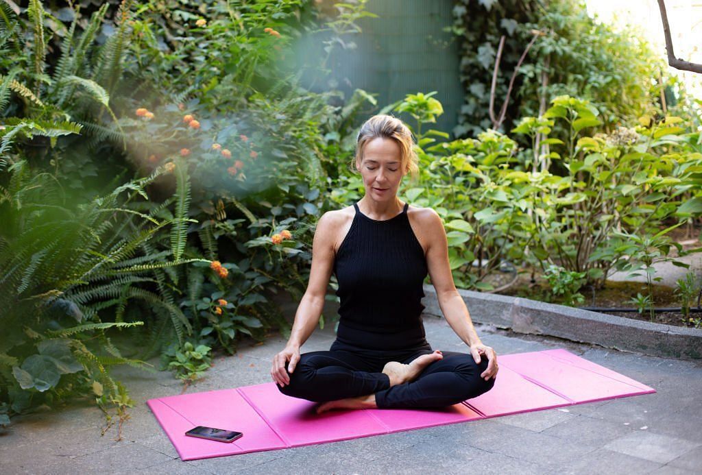You can lower inflammation while doing yoga (Image via Getty Images)