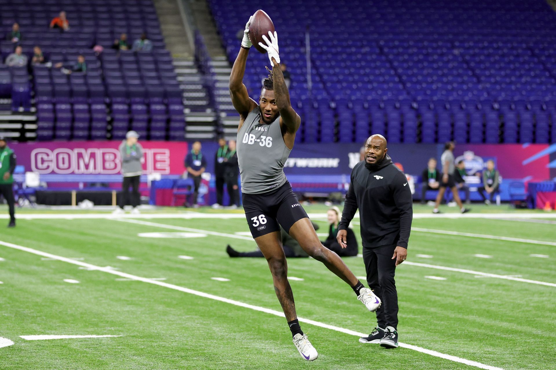 ظهير دفاعي جاي وارد في 2023 NFL Scouting Combine