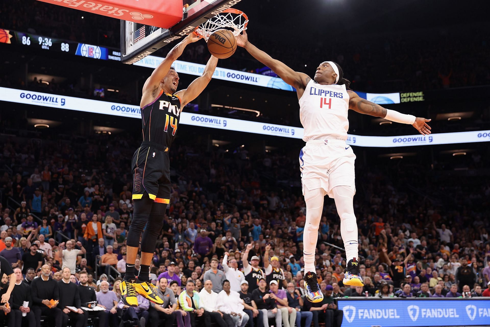 سيحصل The Clippers and the Suns على استراحة ليوم واحد فقط بين المباريات (الصورة من Getty Images)