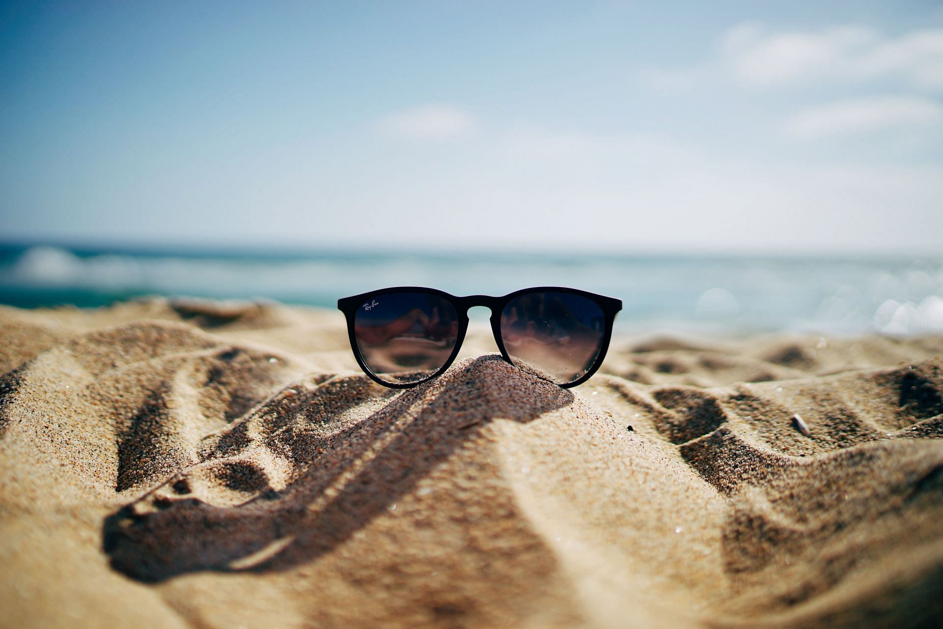 Excess sun exposure can lead to heat strokes. (Image via Unsplash/Ethan Robertson)
