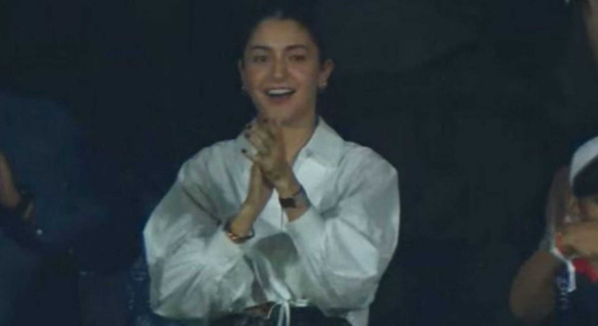 [Pictures] Anushka Sharma’s reaction to Virat Kohli’s catch is priceless in RCB vs LSG thriller