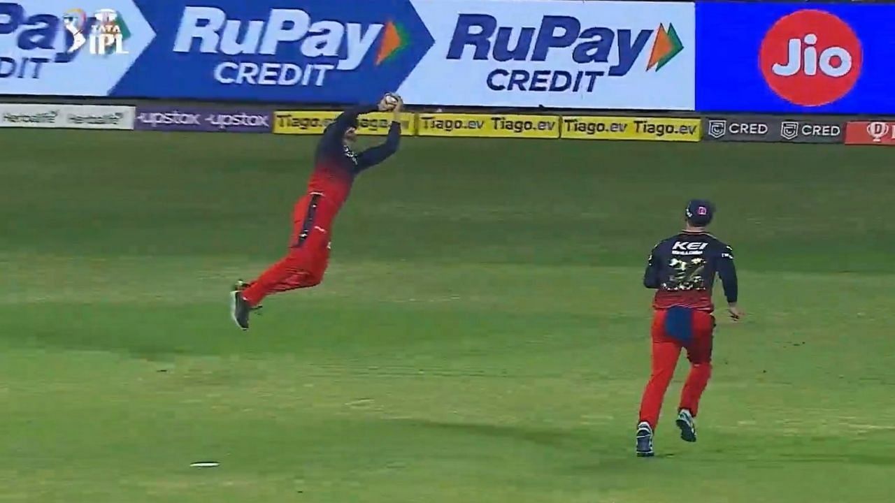 Faf Du Plessis caught Superman catch (PC: Twitter)                   
