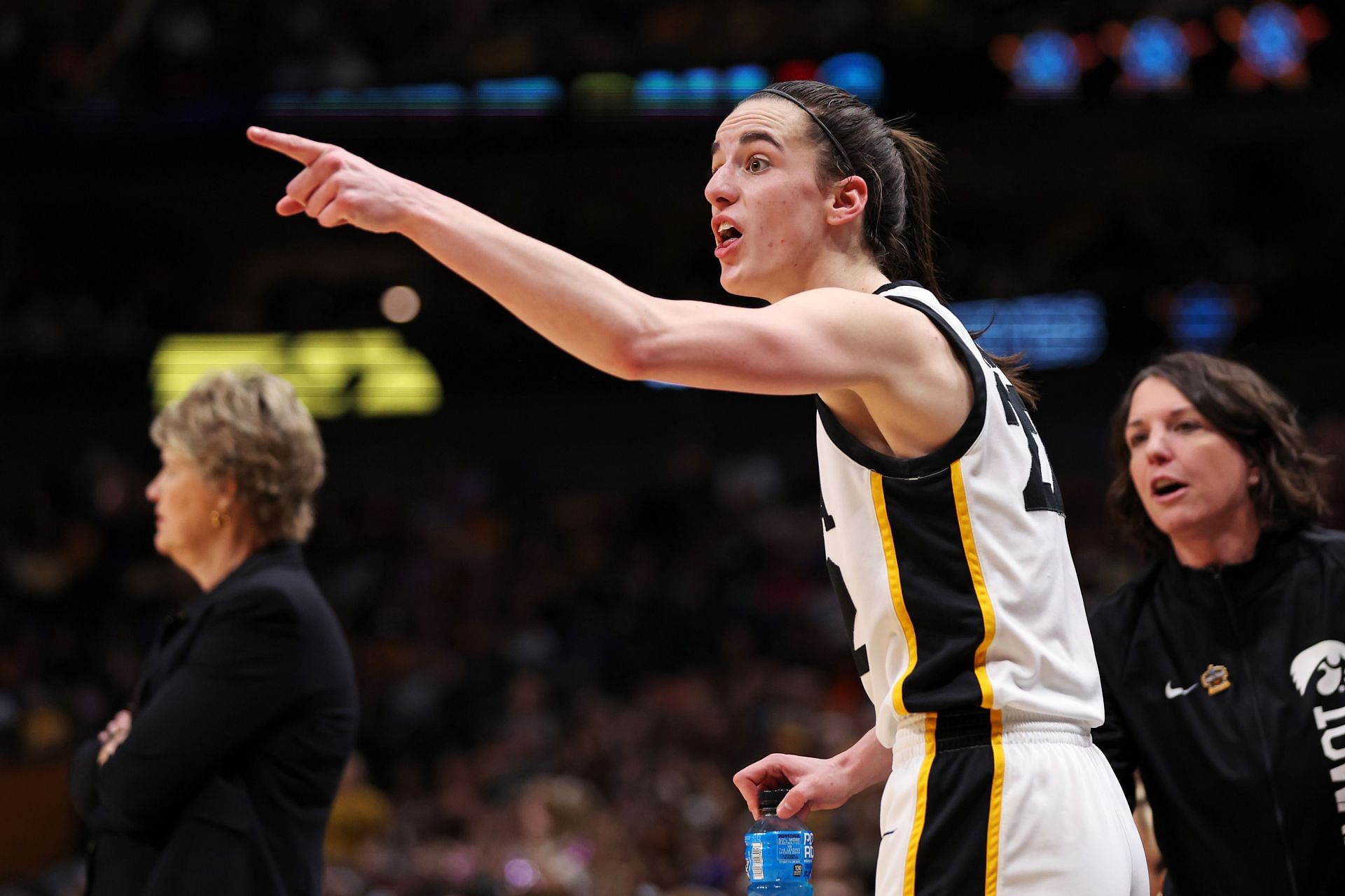 How much money does Caitlin Clark make? Analyzing Iowa Hawkeyes star's