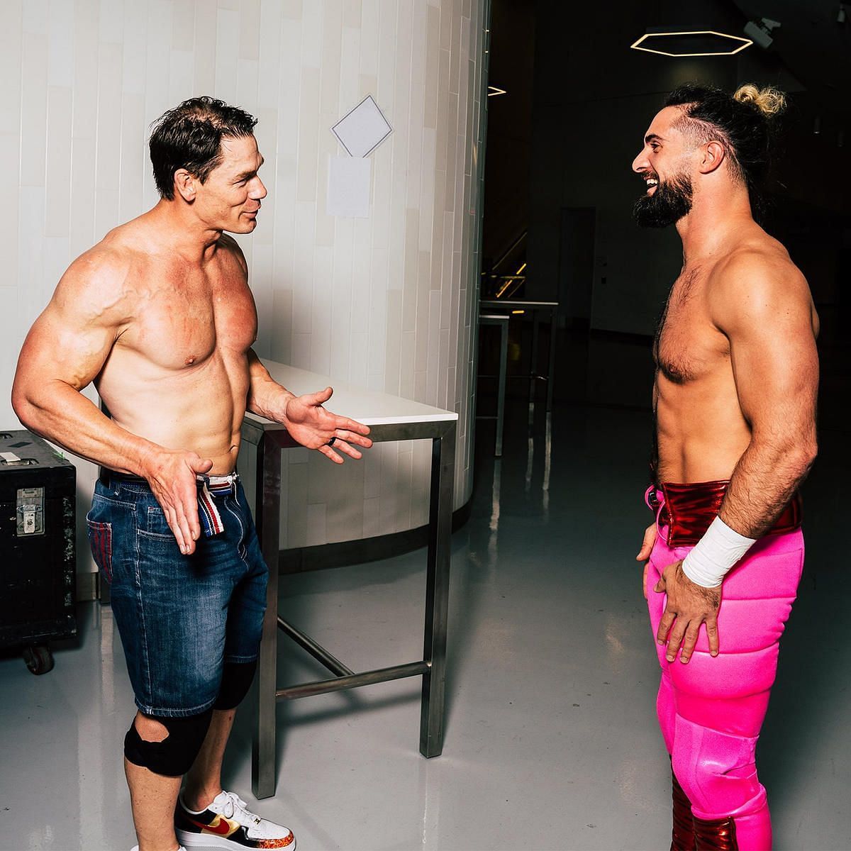 WWE में जॉन सीना और सैथ रॉलिंस के बीच यादगार दुश्मनी देखने को मिली है