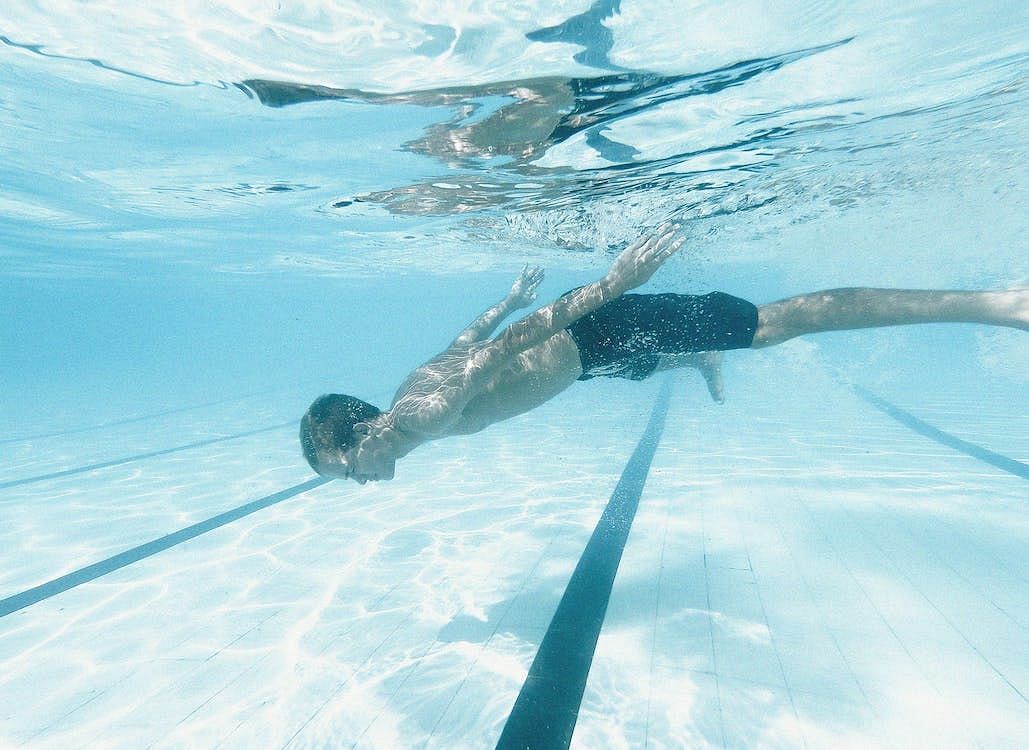 Swimming cardio is a low-impact workout that&#039;s gentle on the joints and bones. (Tiago Torres/Pexels)