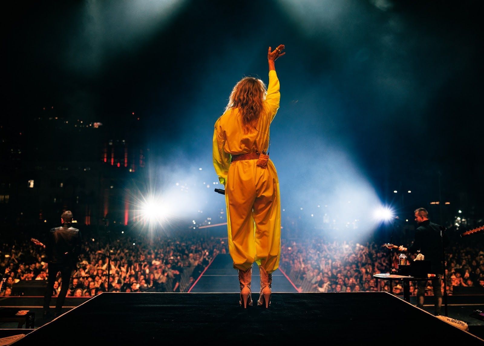 In which year did Carrie Underwood win American Idol?