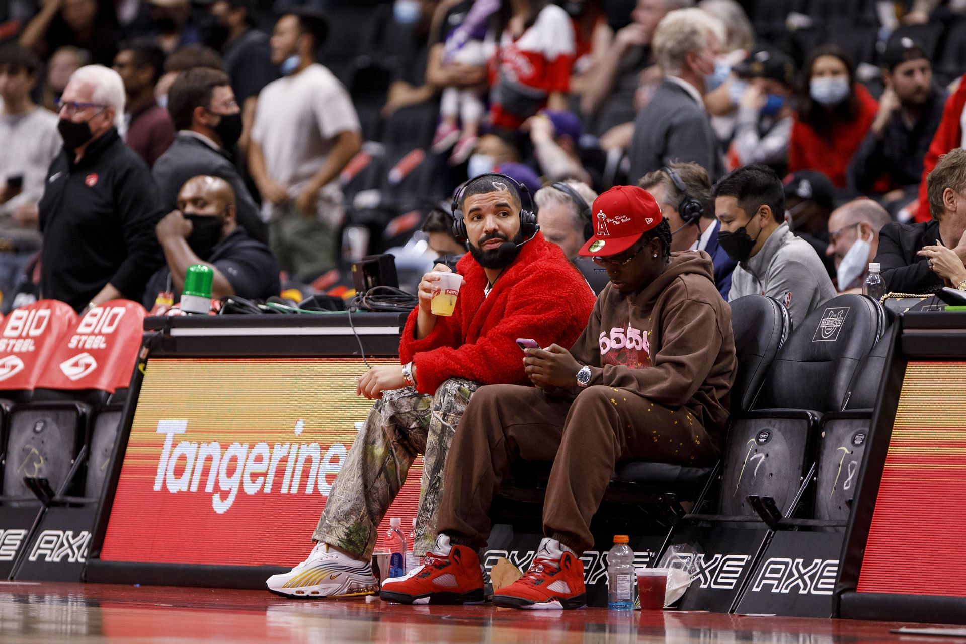 Time to fade those bets” – Fans go wild after Drake bets on LA