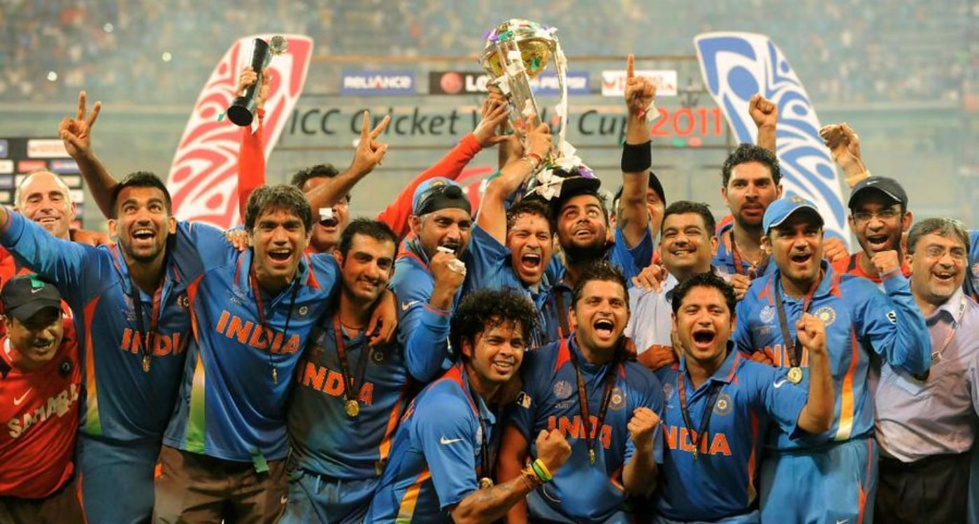भारतीय क्रिकेट टीम वर्ल्ड कप 2011 के ख़िताब के साथ (PC: BCCI)