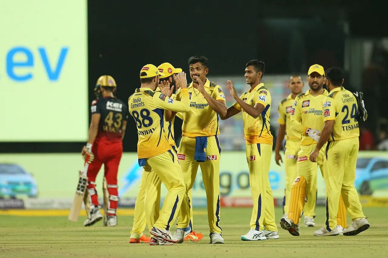 सीएसके के गेंदबाजों ने आखिर के ओवरों में की बेहतरीन गेंदबाजी (Photo- IPL)