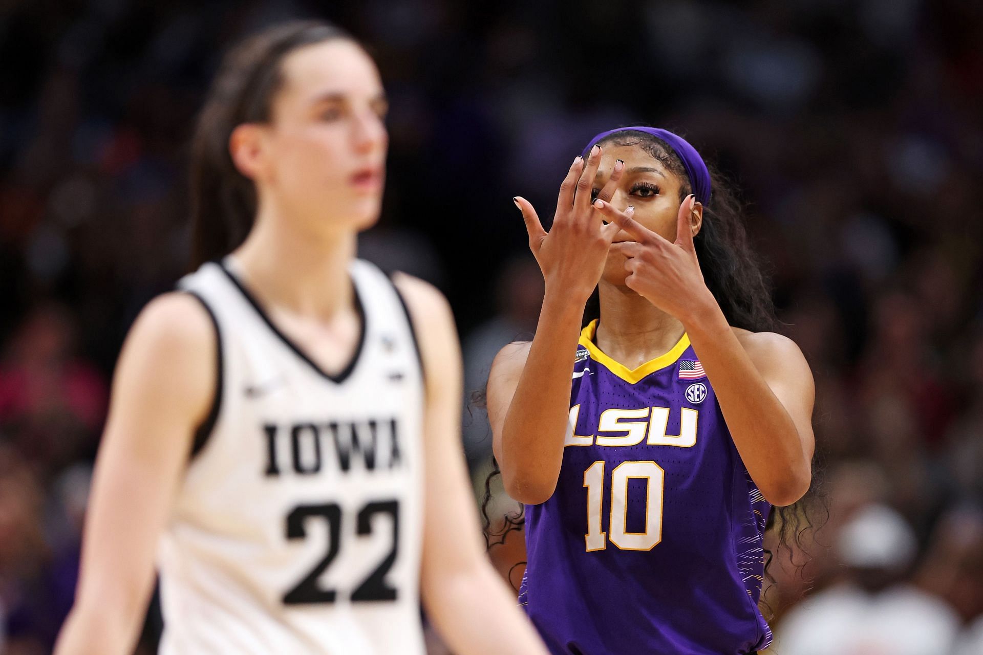 ايوا مقابل LSU