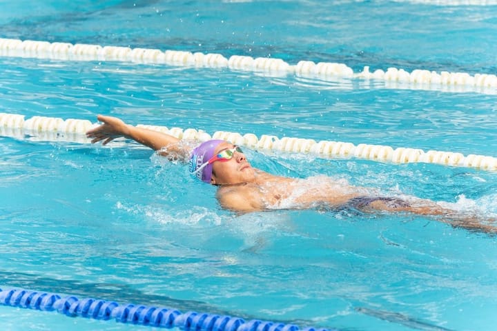 Backstroke has many benefits. (Sergio Benavides/Pexels)
