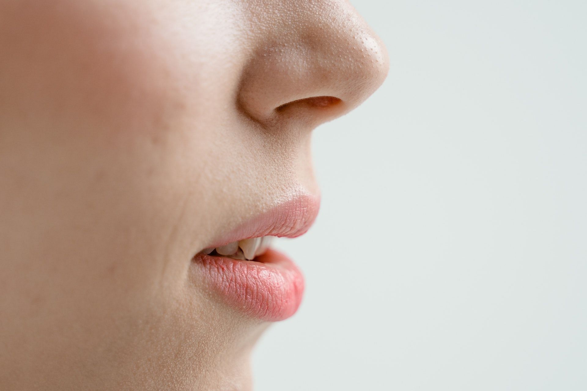 bump-on-the-lip-what-are-the-causes-and-effective-treatments