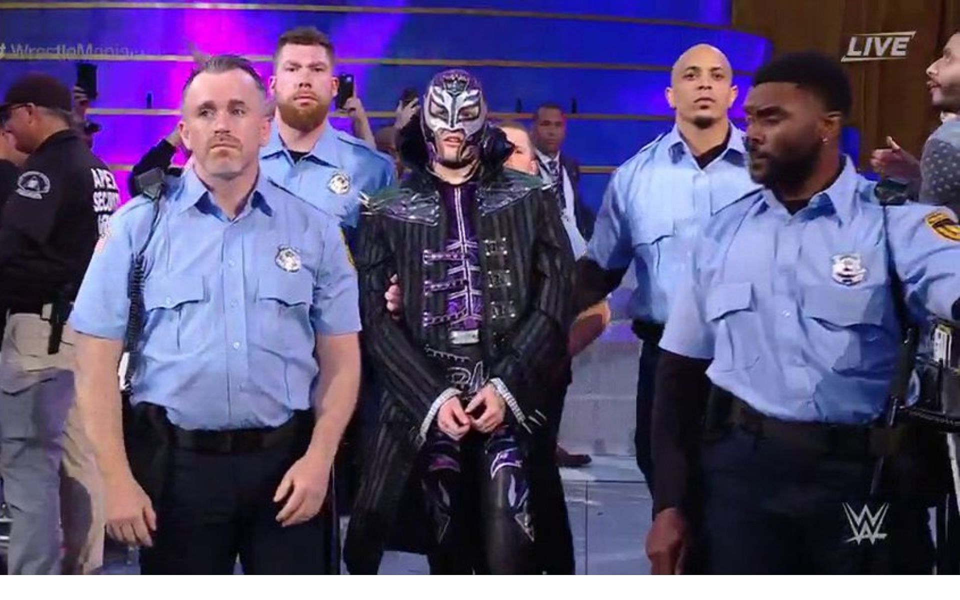 Read more about the article Identity of one of the police officers in Dominik Mysterio’s  entrance revealed