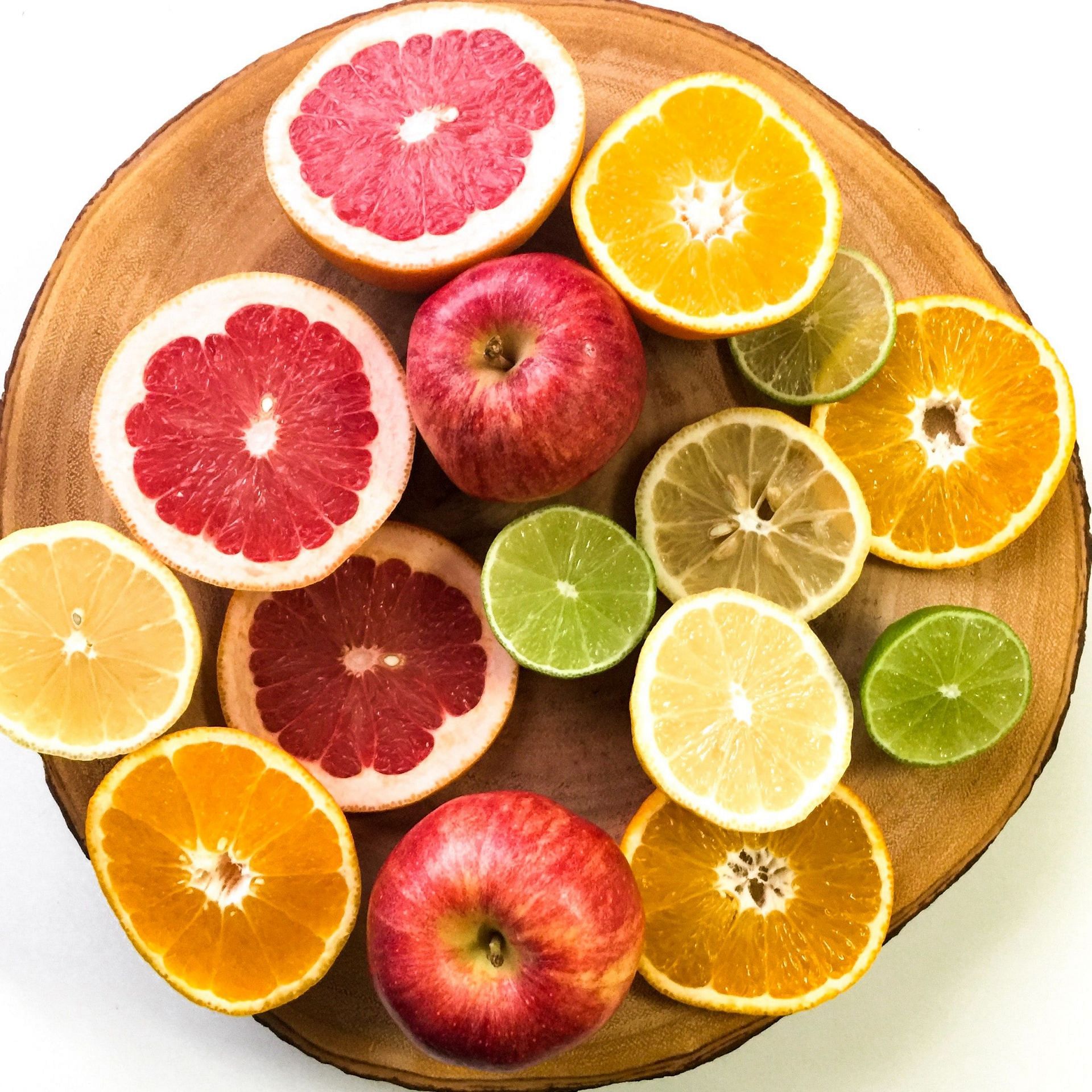 Citrus fruits are rich sources of vitamin C and beneficial  for healthy teeth and gums (Image via Pexels)