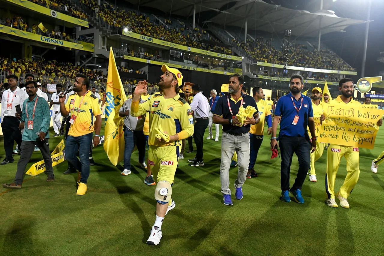 एम एस धोनी ने CSK फैंस का जताया आभार (Photo - IPL)