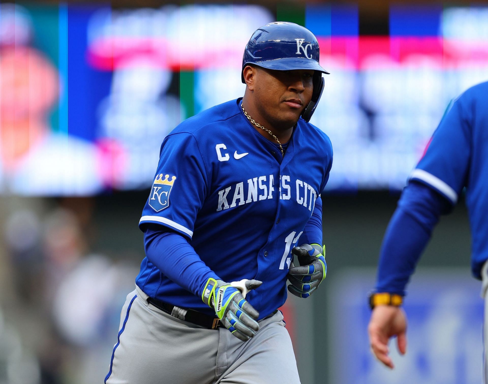 Kansas City Royals Fans Concerned As Salvador Perez Forced From Game 