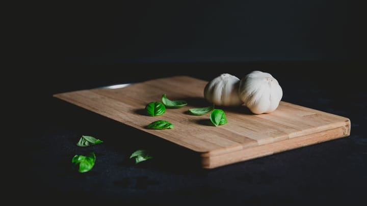 Nutrition in garlic: This herb might improve heart health (Image via Unsplash/Sébastien Marchand)