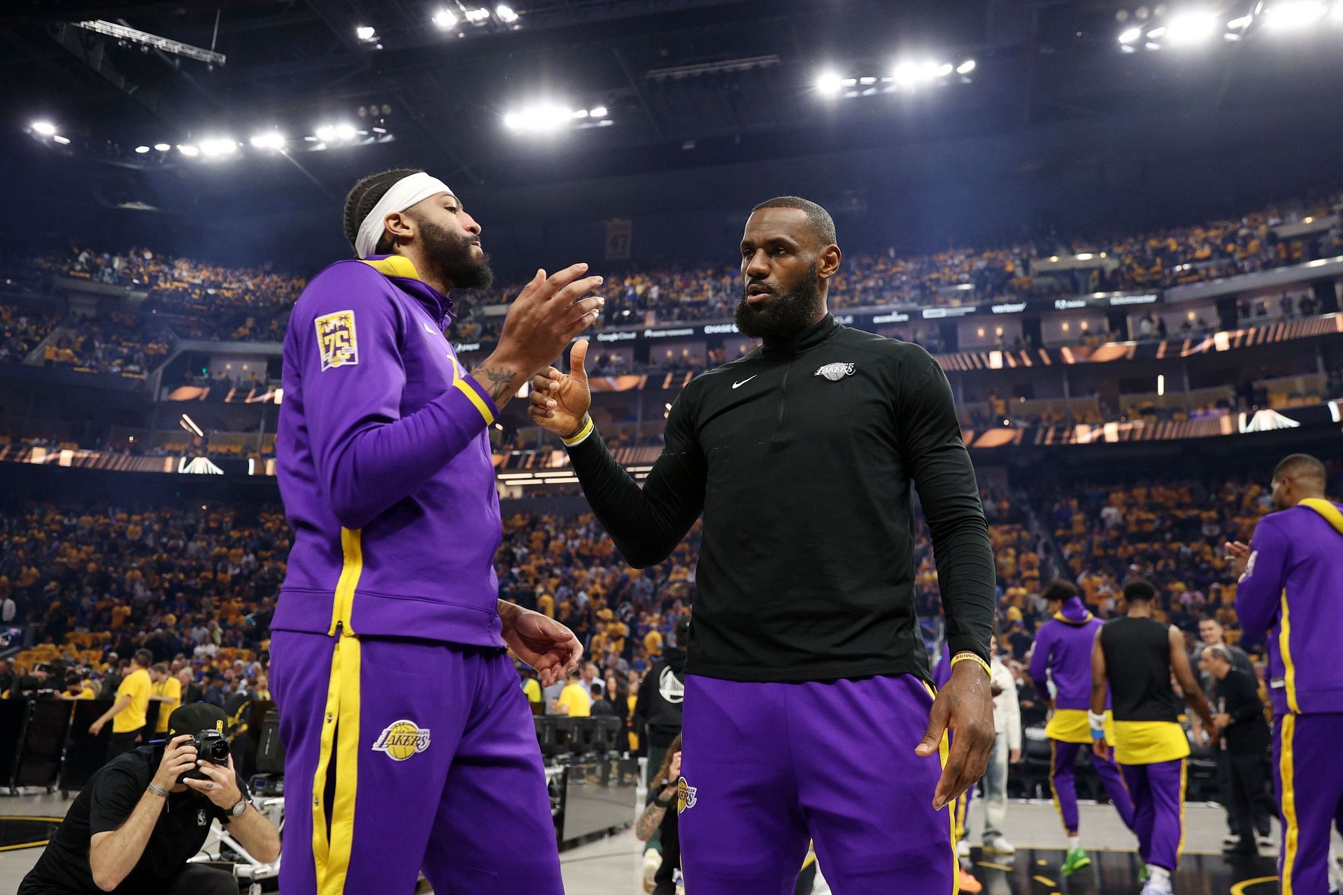 The NBA injury update lists LeBron James and Anthony Davis as available (Image via Getty Images)