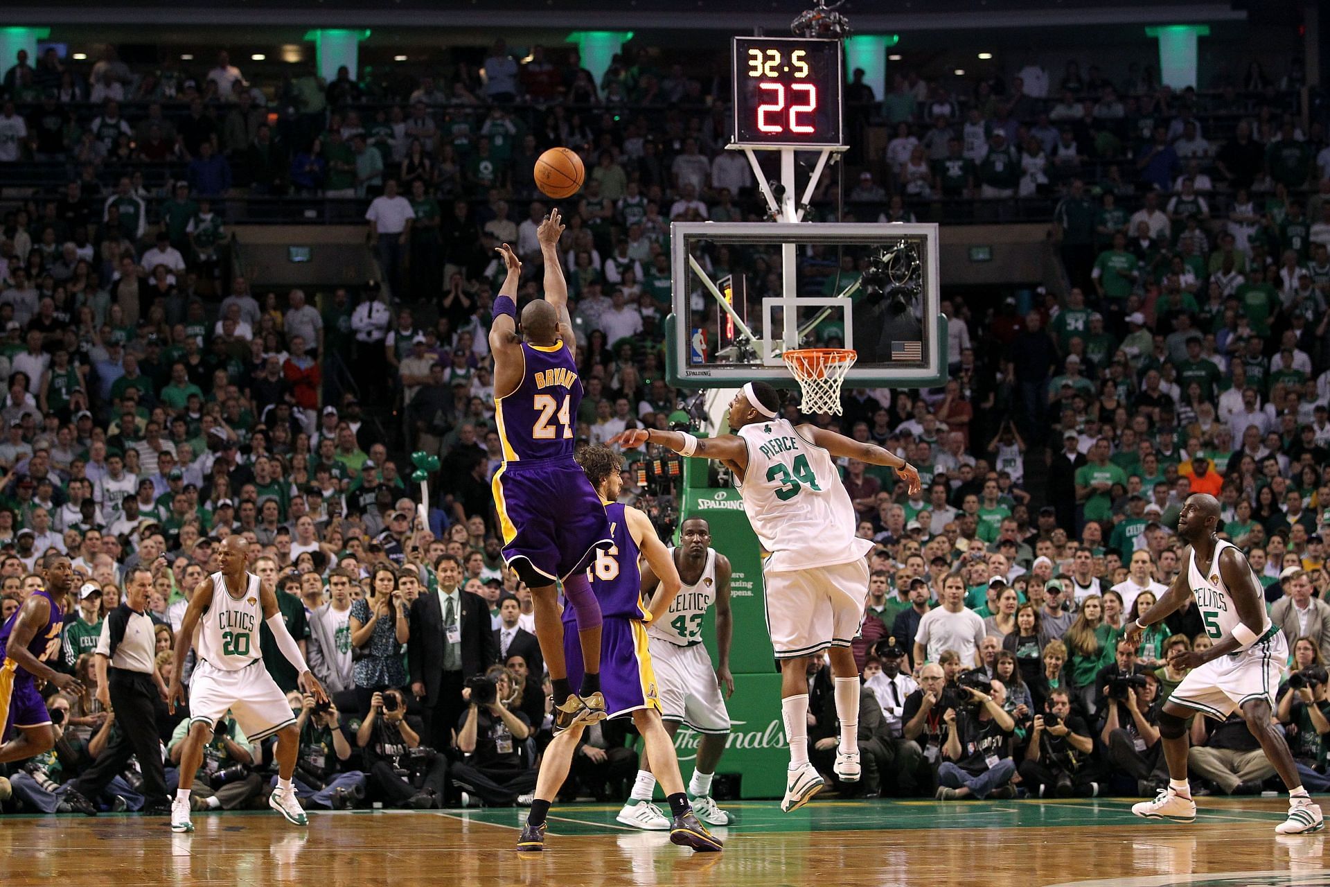 Los LA Lakers y Boston Celtics tienen el mejor récord de playoffs (Imagen a través de Getty Images)