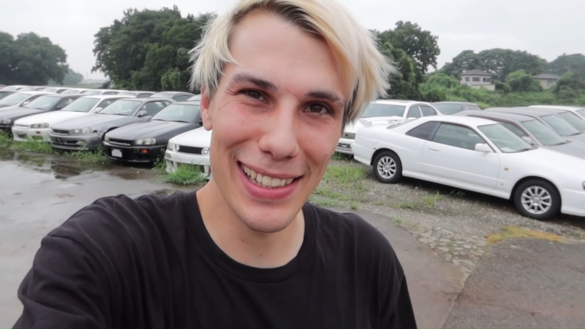 Twitch IRL streamer stops stalker from harassing woman on the streets