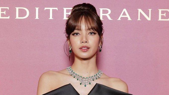 “Elegant Princess Lalisa”: BLACKPINK's Lisa’s fans lavish praise as she ...