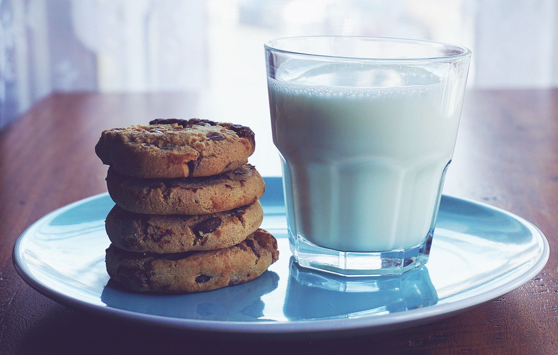 The nutrition in almond milk is to be remembered. (Image via Pexels/ Suzy Hazelwood)
