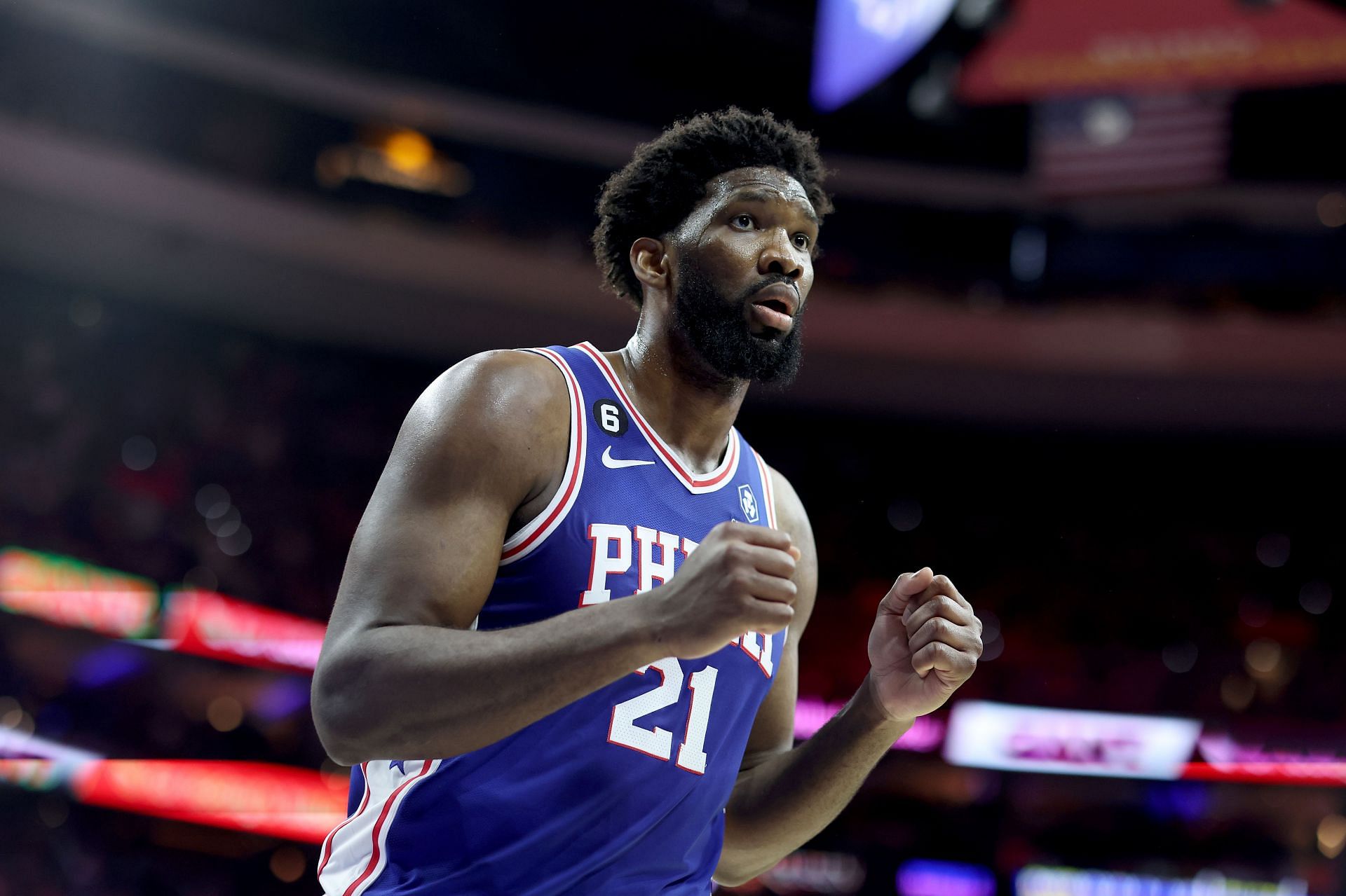 سيكون Embiid جزءًا كبيرًا من مباراة Celtics vs 76ers القادمة (الصورة من Getty Images)