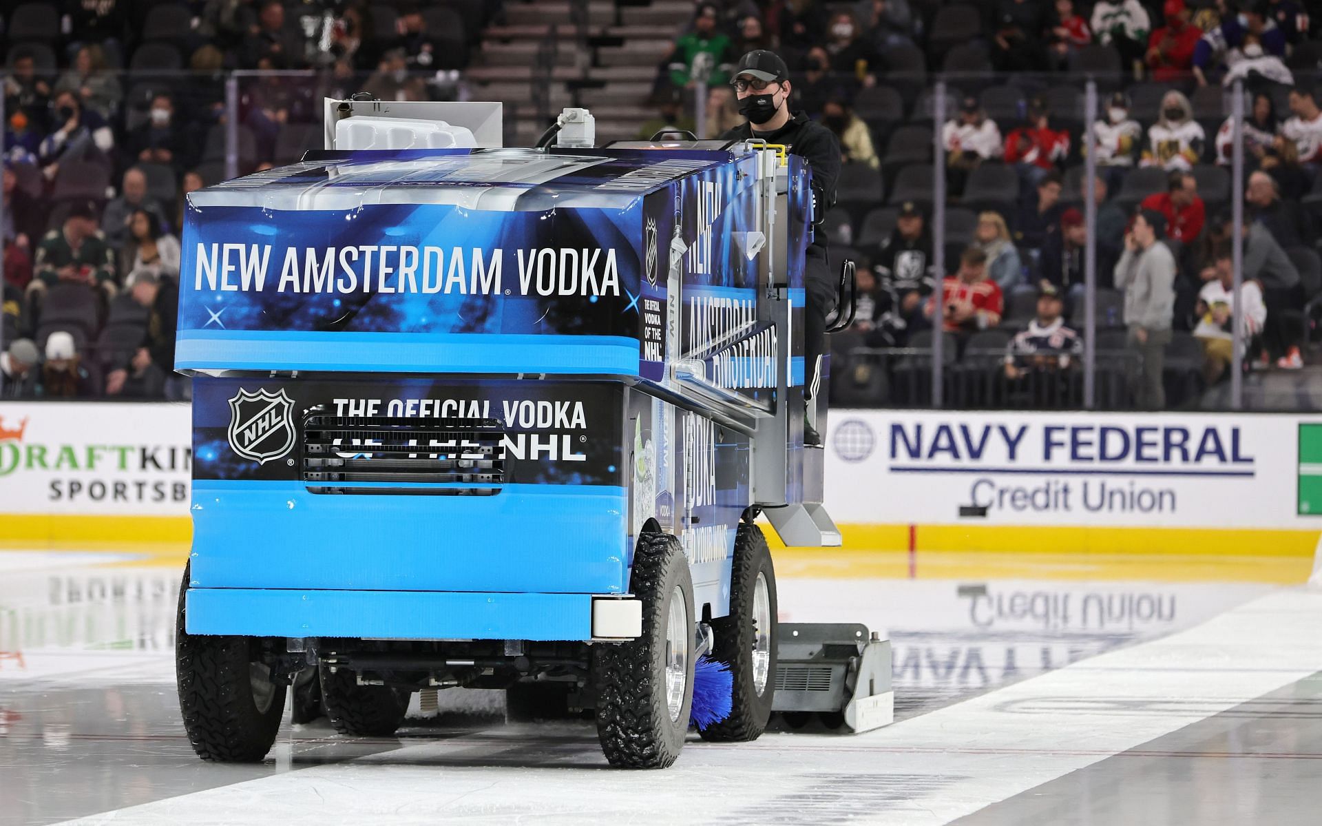 Aký hrubý je ľad na klzisku NHL?  Aká je úloha Zamboniho?
