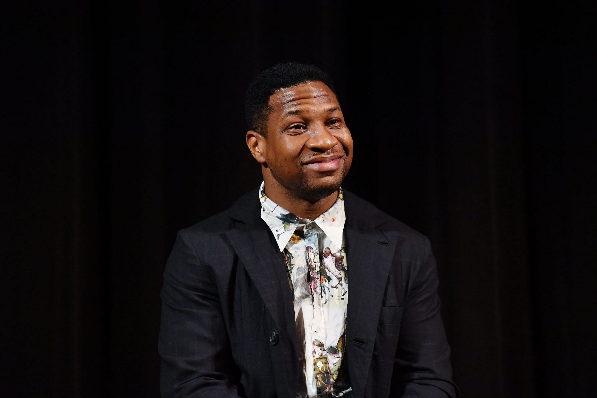 Jonathan Majors' Defense Team Responds to New Charges and Indictments in Assault Case (Image via Getty)
