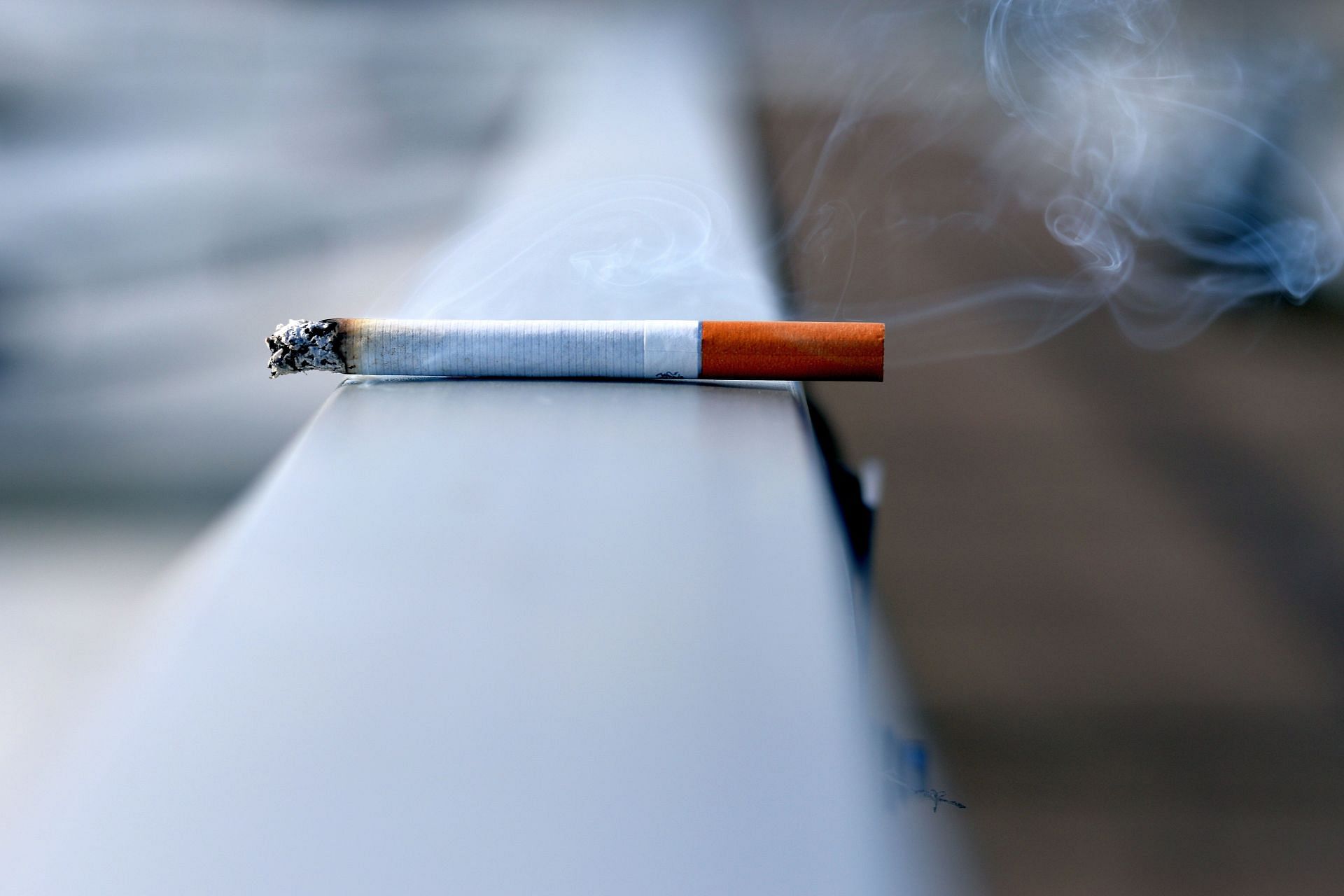 Smoking can cause lung damage. (Image via Unsplash/Andres Siimon)