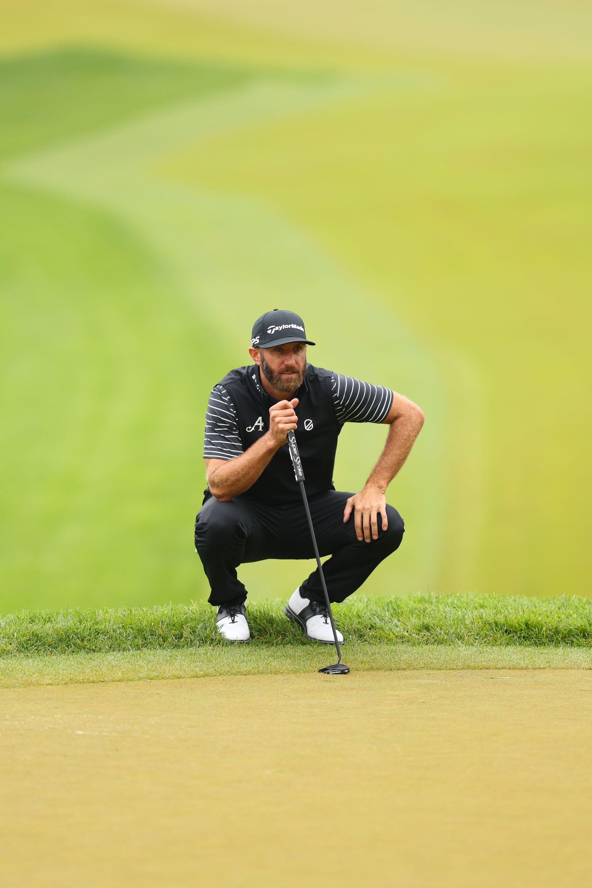 Who is Dustin Johnson's caddie?