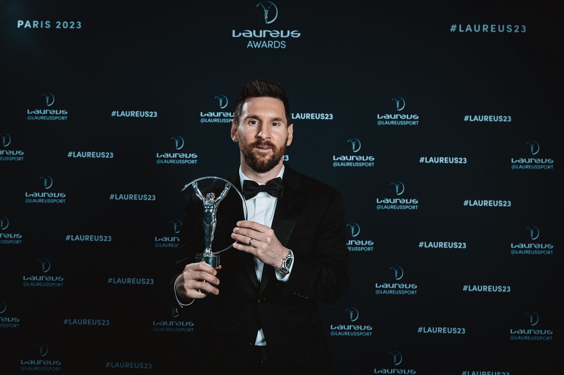 ليونيل ميسي لم يتلق أي عرض من برشلونة بعد.