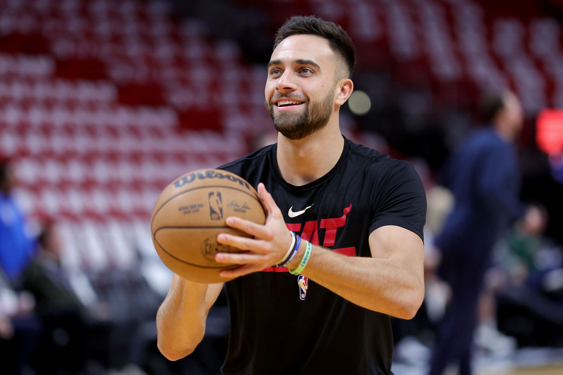 What are Max Strus' contract details with Miami Heat? Salary, duration