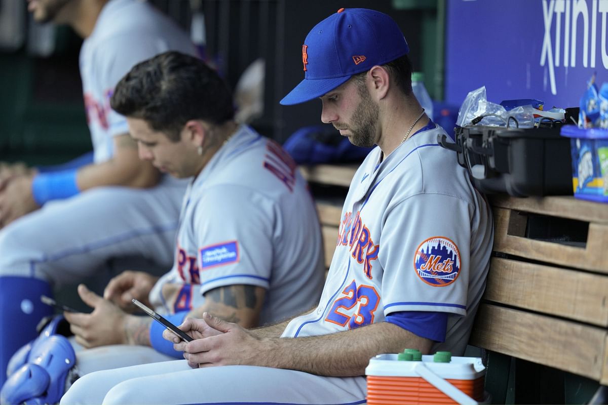 MLB fans in splits after Citi Field video board malfunction during Rays