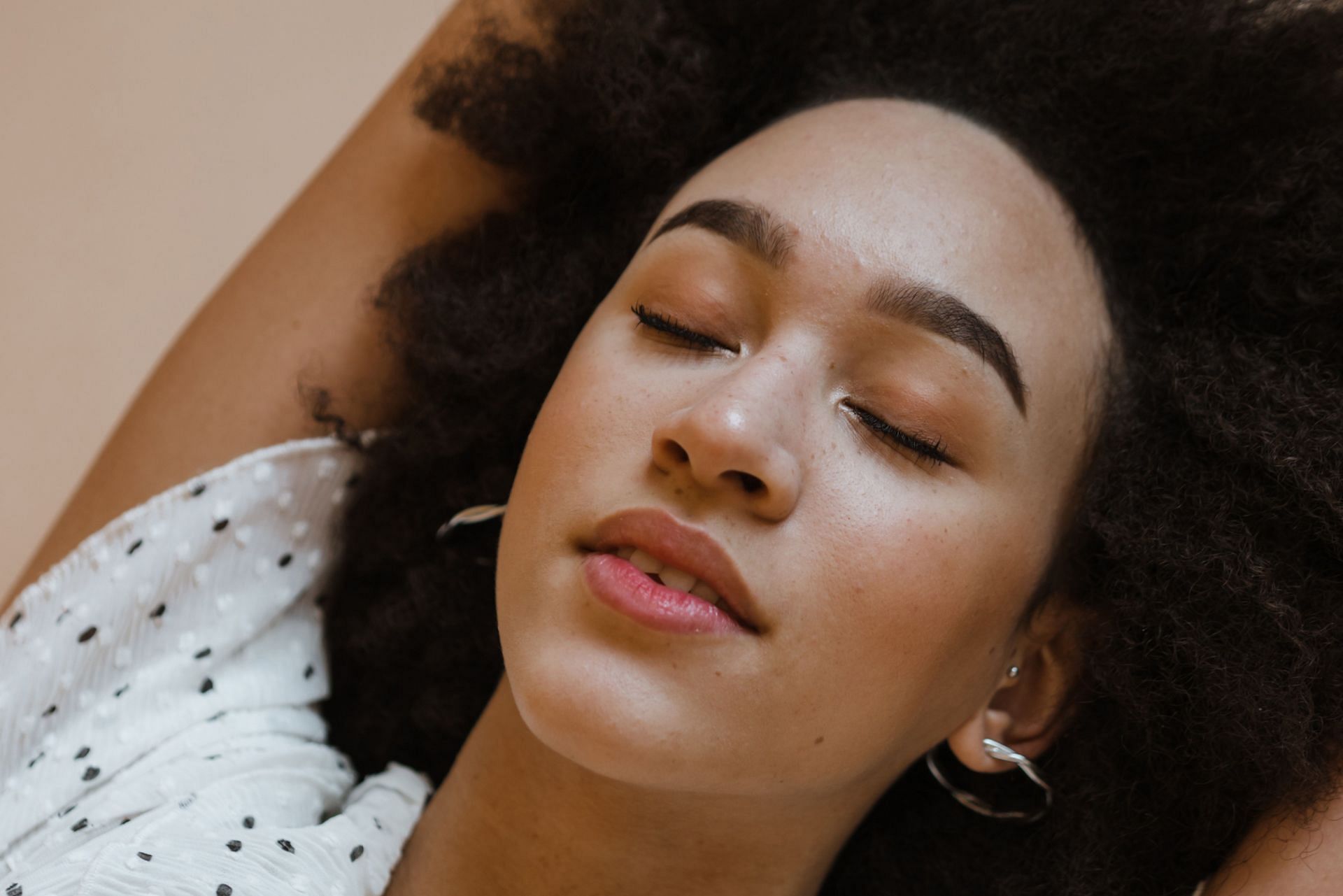 If you are not ready for therapy, you can take mini steps to fight off nocturnal panic attacks. (Image via Pexels/ Polina Kovaleva)