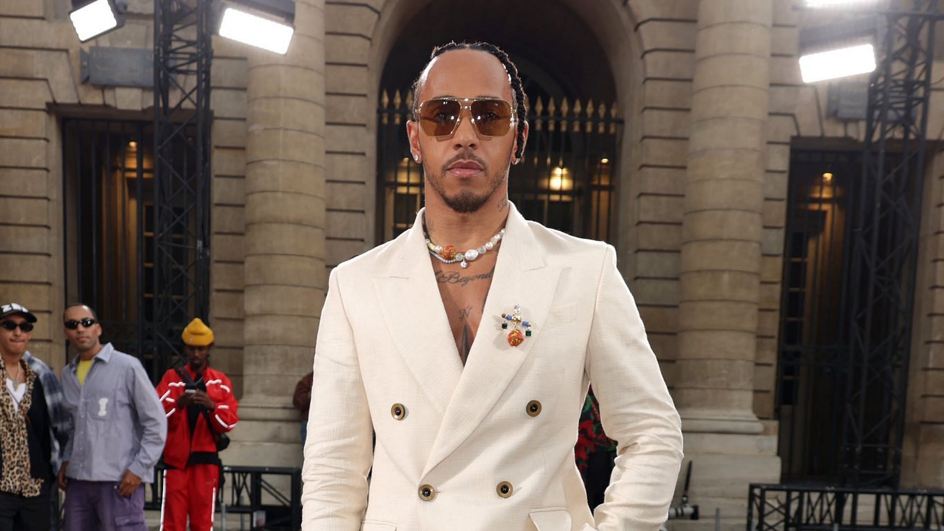 “The man is an icon!”: Lewis Hamilton stuns F1 fans at the Wales Bonner ...
