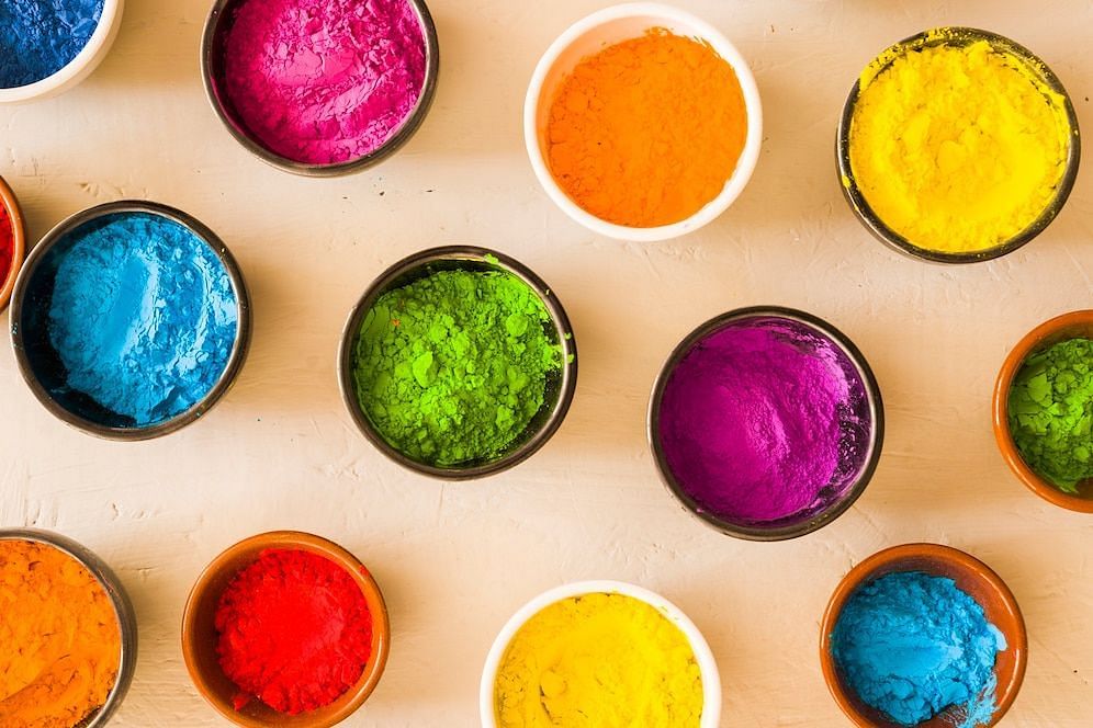 Colorful food dye (Image via Freepik)
