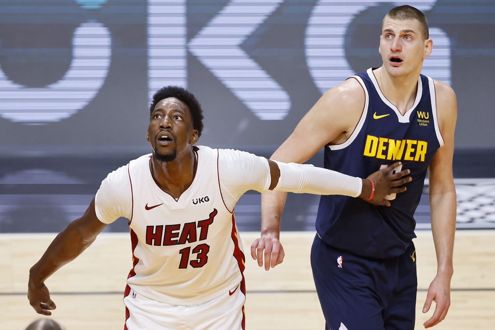 Denver Nuggets đấu với Miami Heat