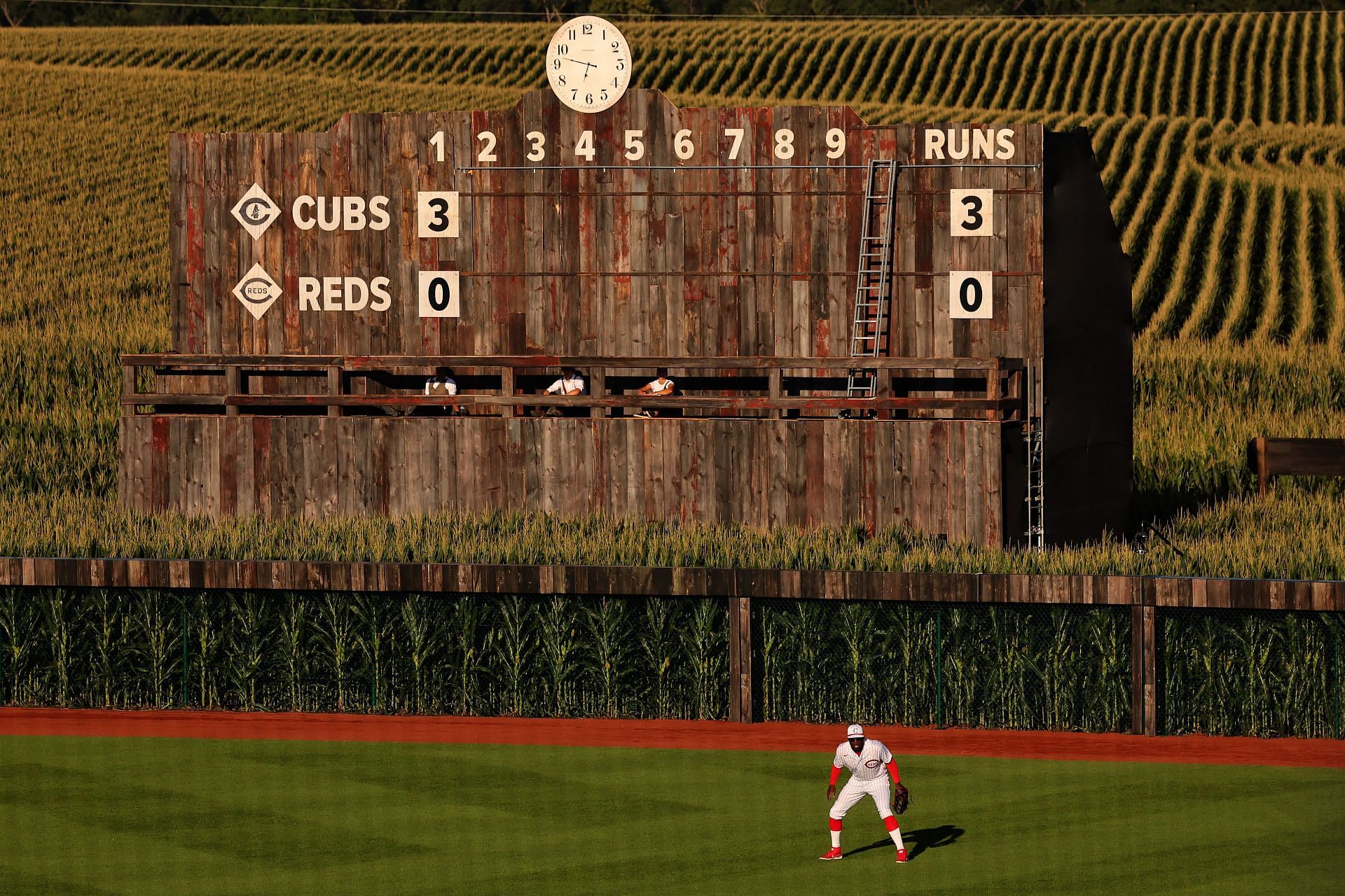 Where will the GiantsCardinals Field of Dreams game take place in 2024