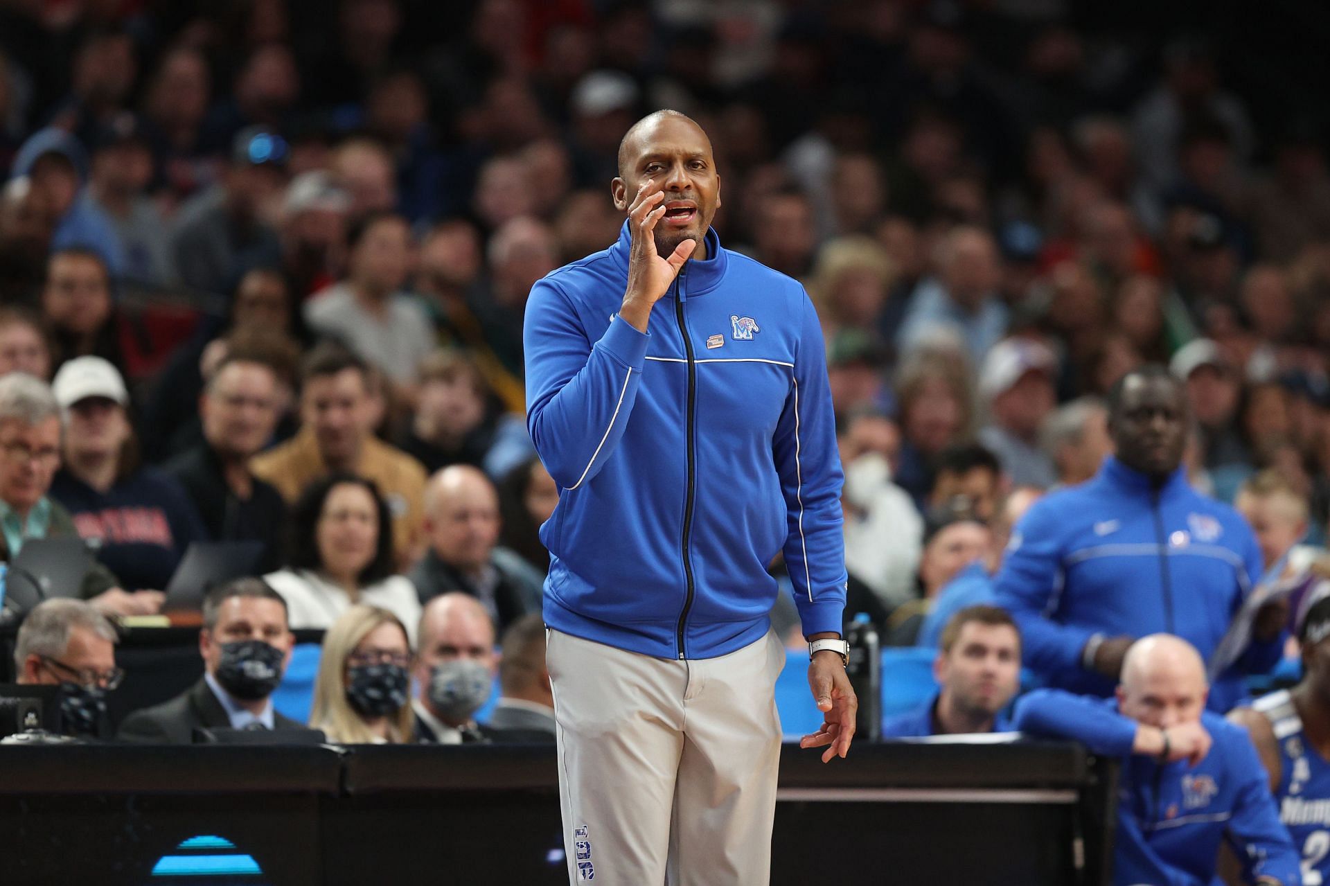 Penny Hardaway coaches his team