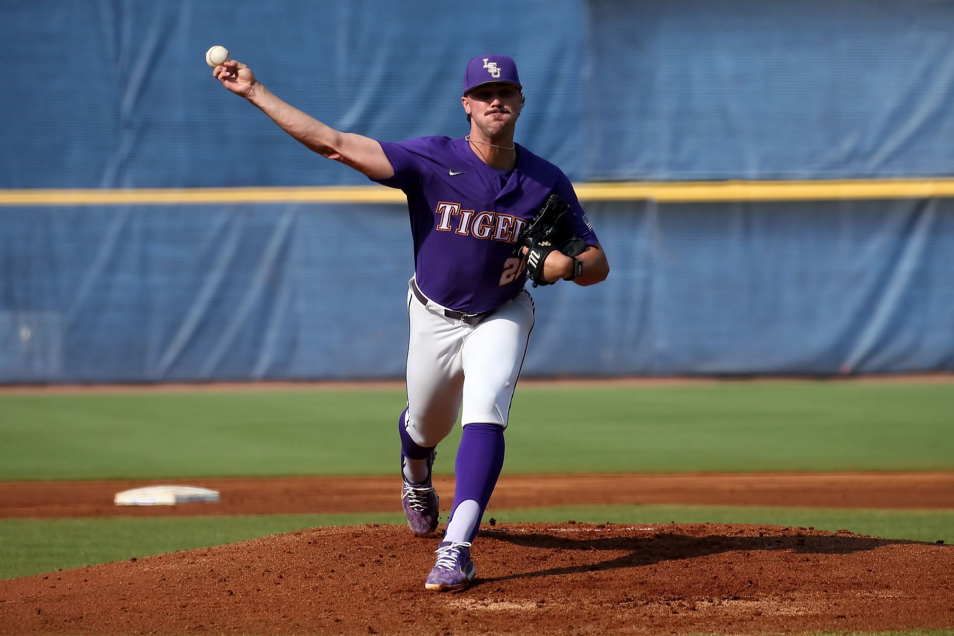 إبريق LSU Tigers Paul Skenes