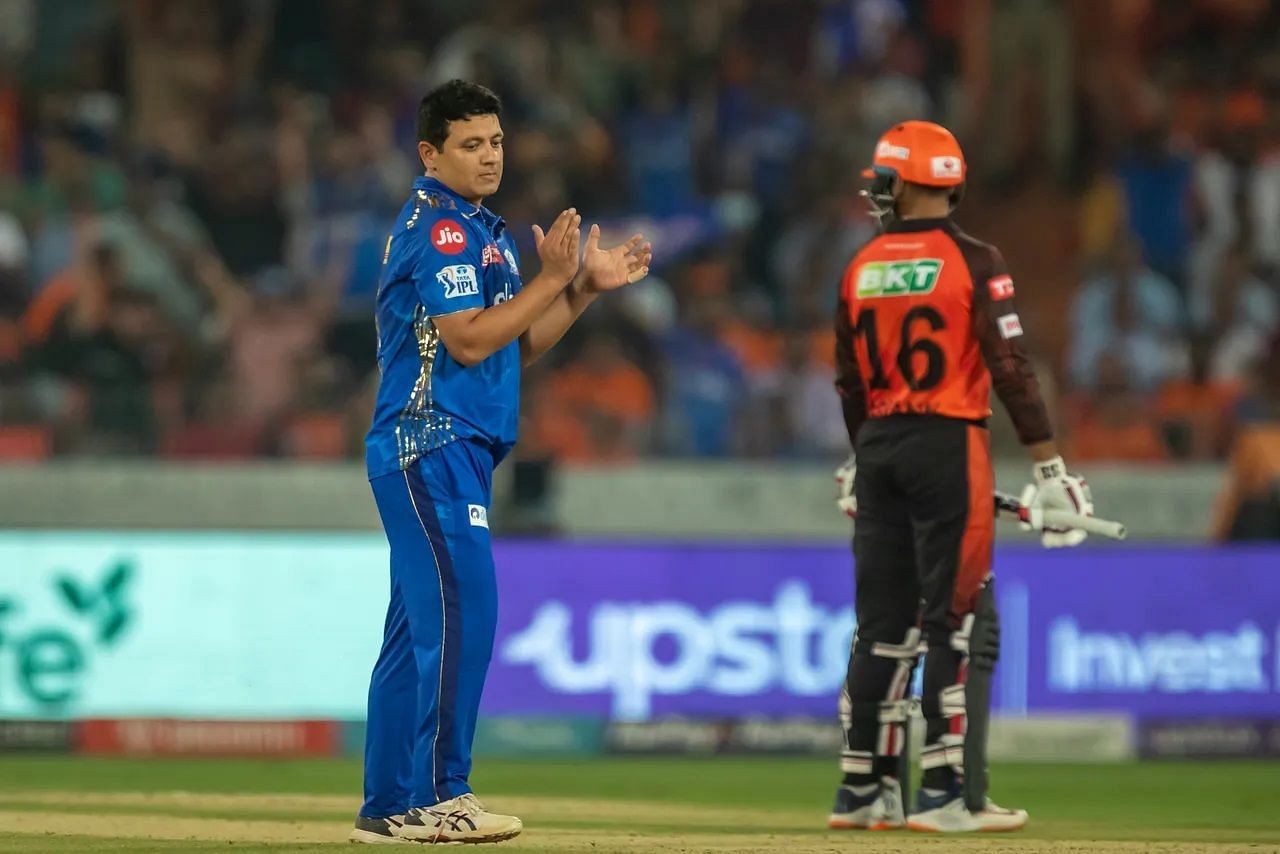 "How are you able to do that?" Aakash Chopra lauds Piyush Chawla's