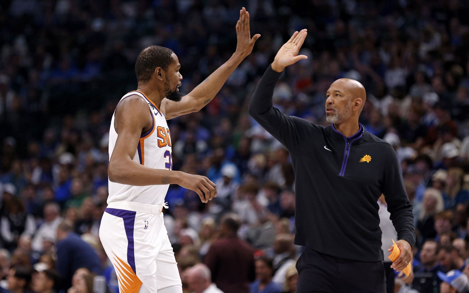 Phoenix Suns so với Dallas Mavericks
